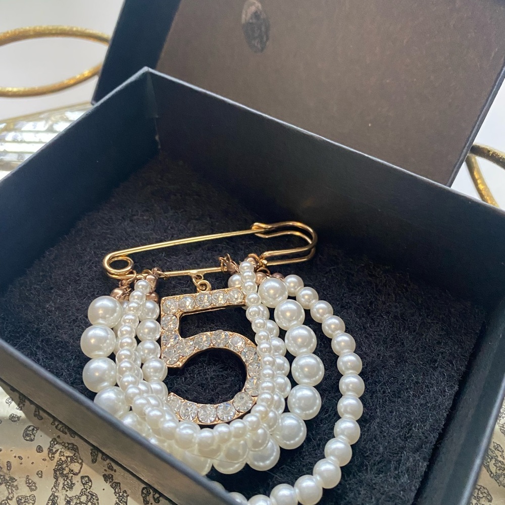 Pearl and Crystal '5' Brooch Pin - Gold Tone